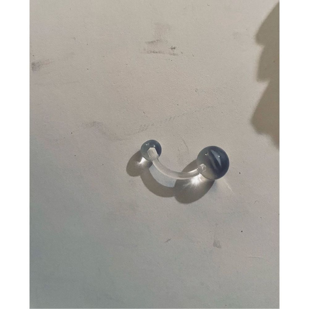 CLEAR BELLY RING - Picture 5 of 5